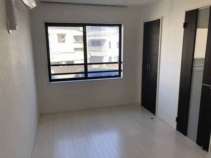 Room image 8