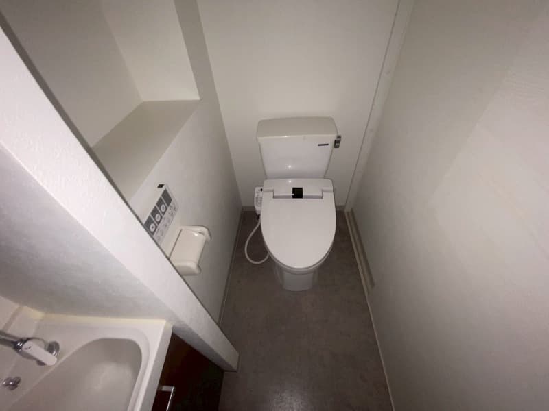 Room image 15