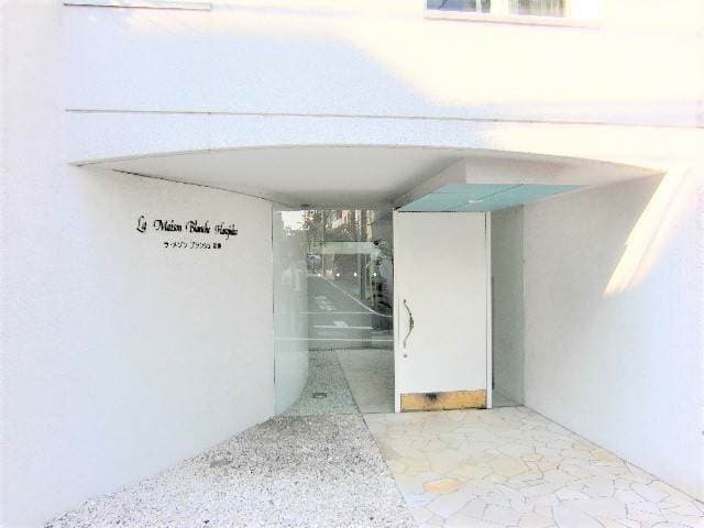 Room image 16