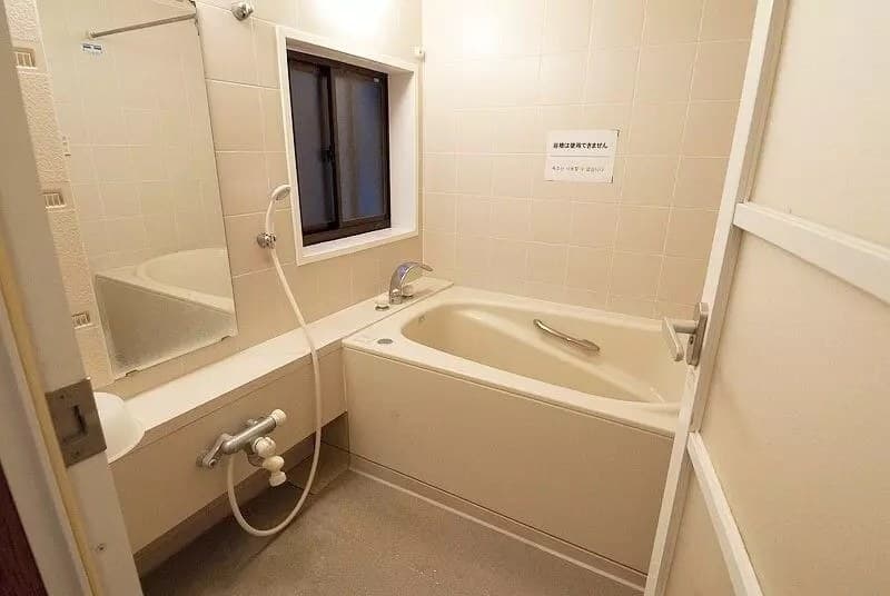 Room image 16