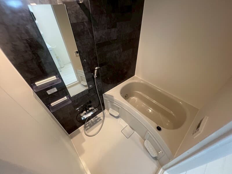 Room image 15