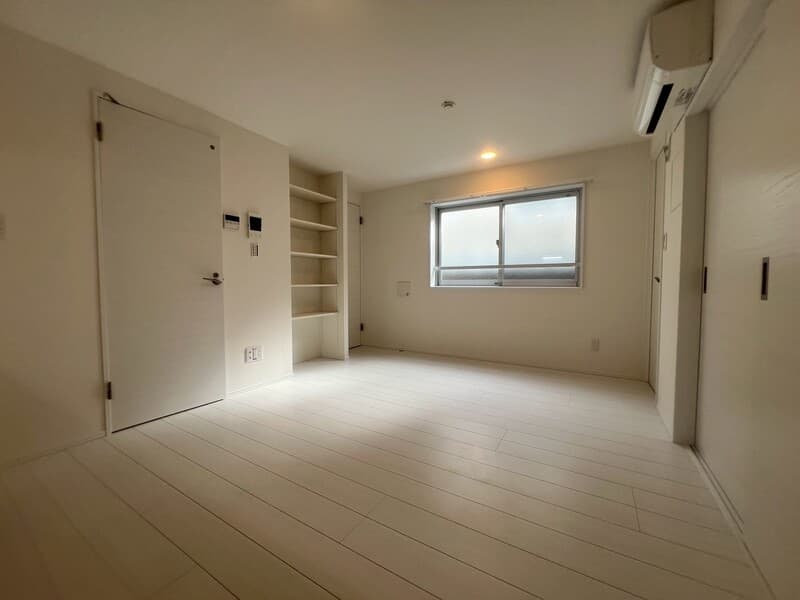 Room image 8