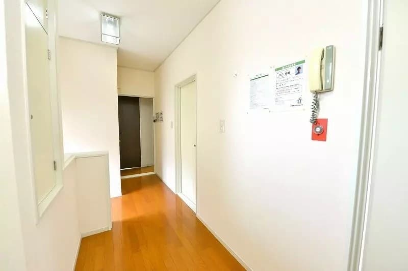 Room image 8