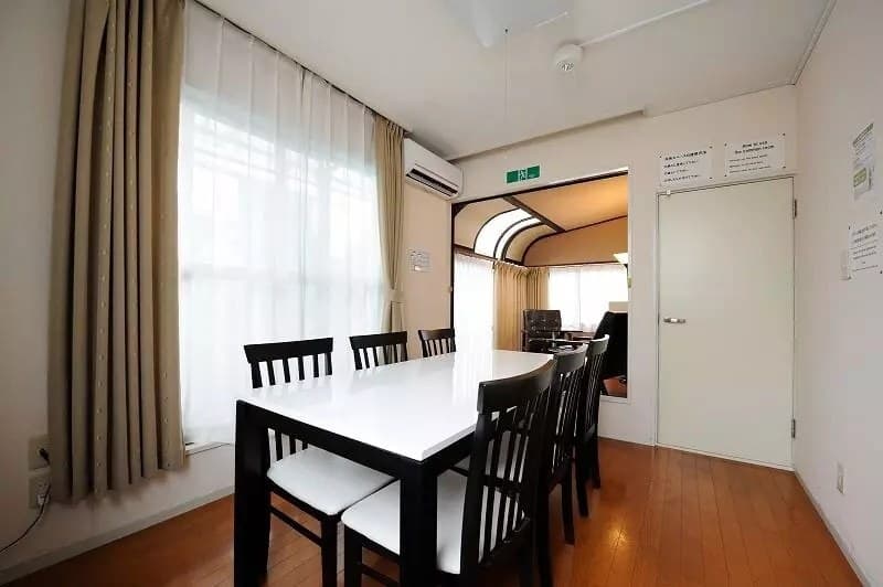 Room image 10