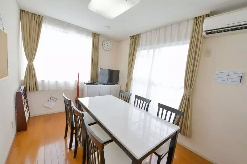 Room image 12