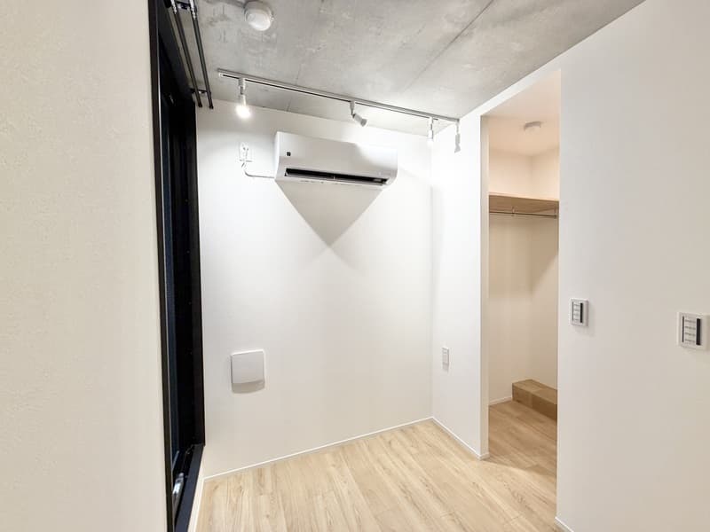 Room image 13