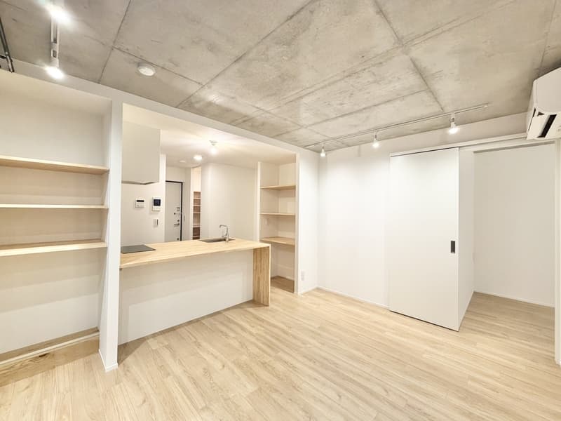 Room image 11