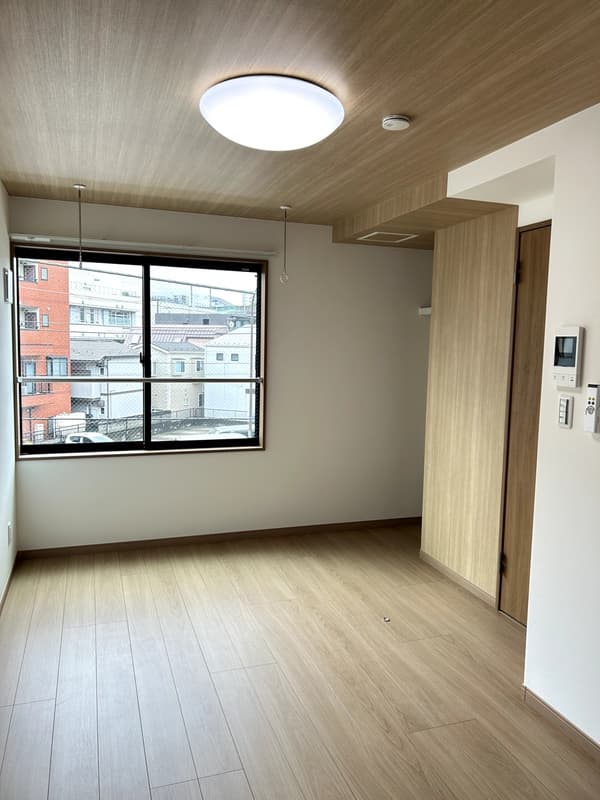 Room image 12