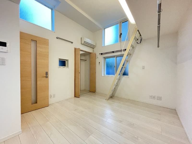 Room image 14