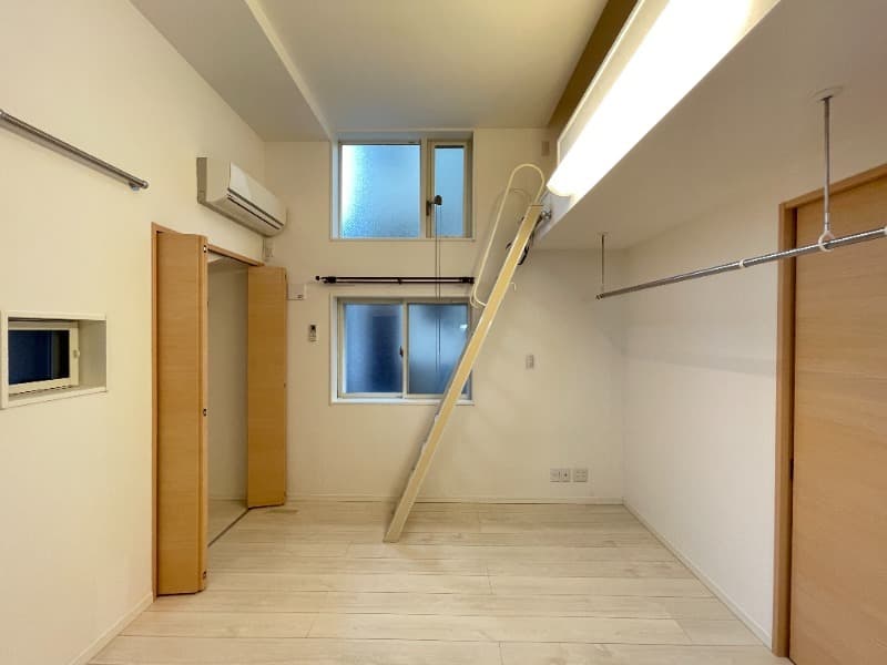 Room image 15