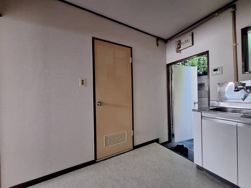Room image 8