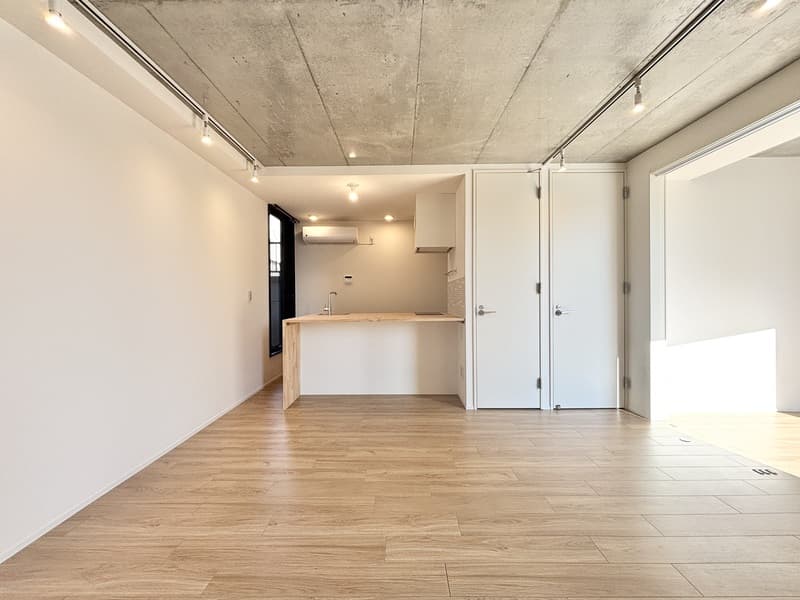Room image 11