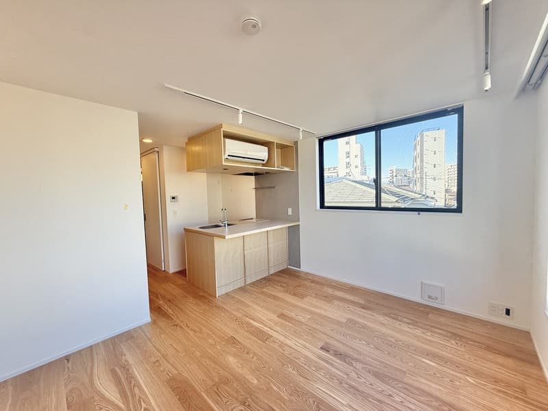 Room image 10