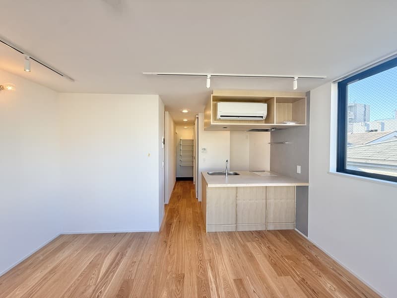 Room image 11