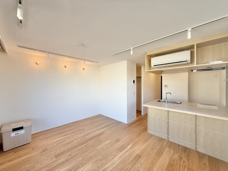 Room image 12