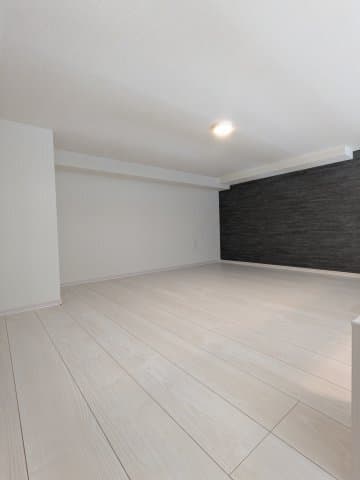 Room image 16