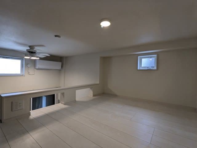Room image 9