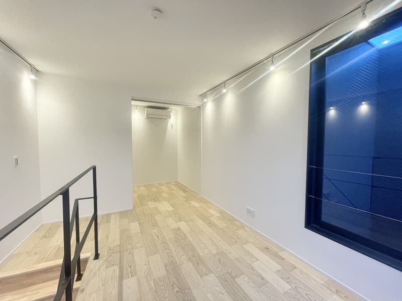 Room image 10