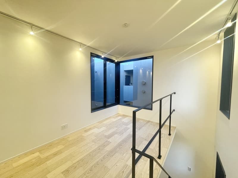 Room image 8