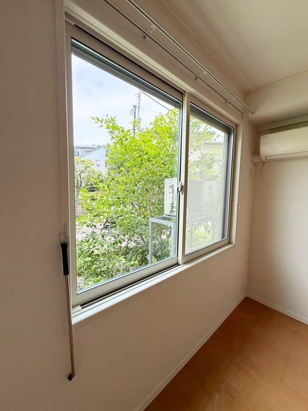 Room image 8