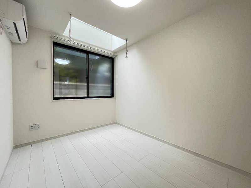 Room image 8