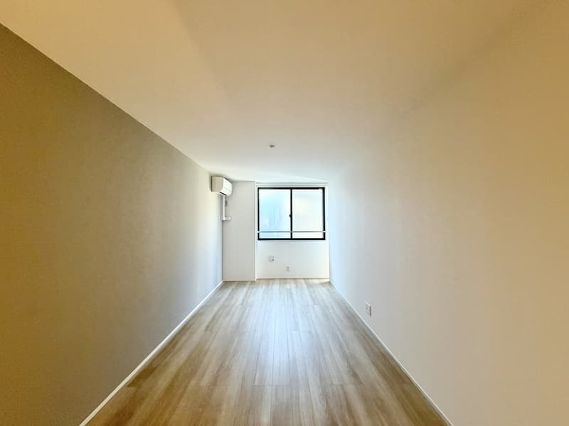 Room image 16
