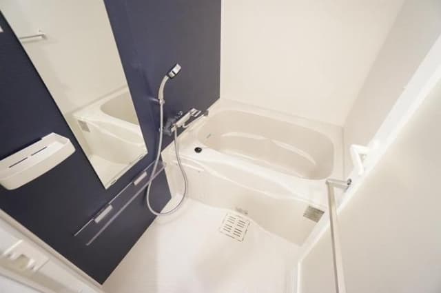 Room image 8