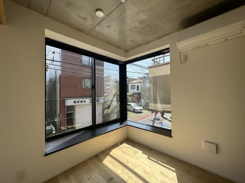Room image 12