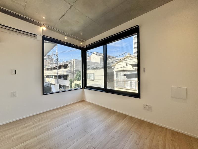 Room image 11