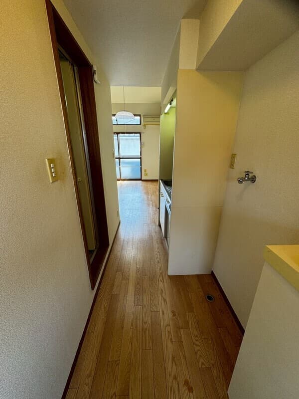 Room image 9