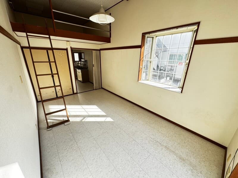 Room image 11