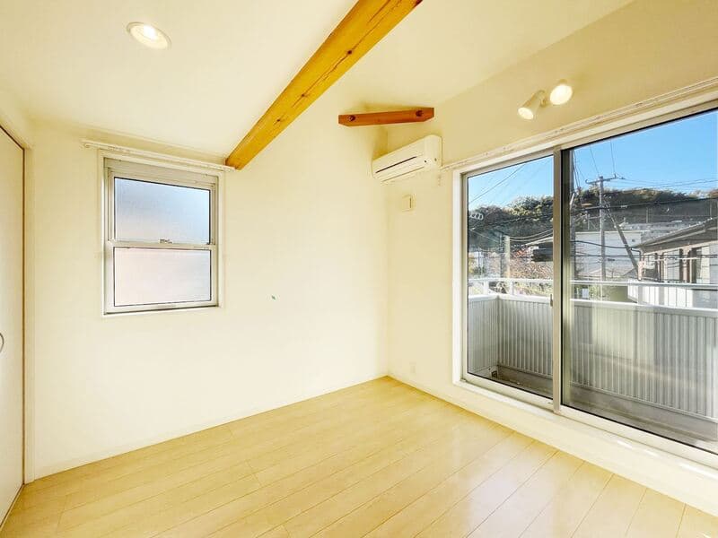 Room image 11