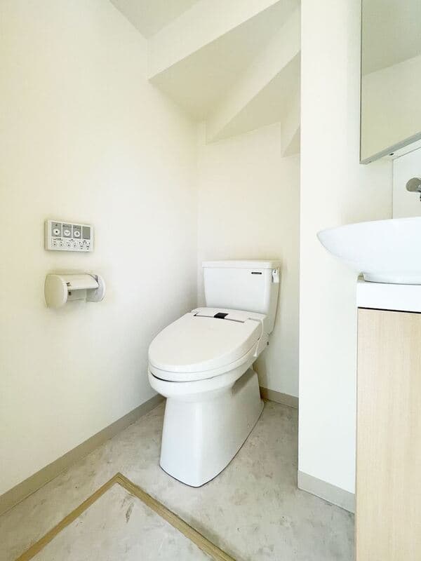 Room image 8