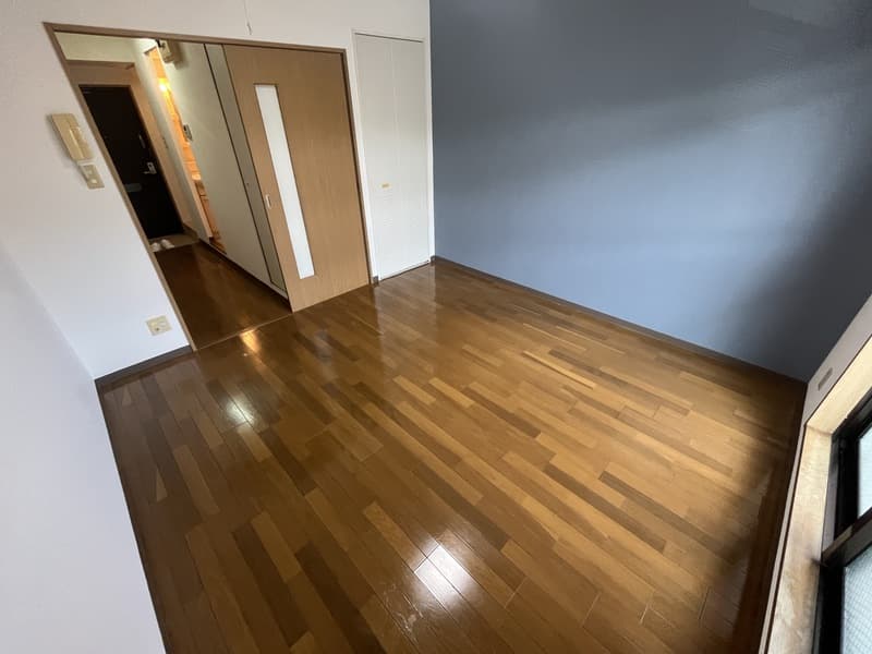 Room image 12