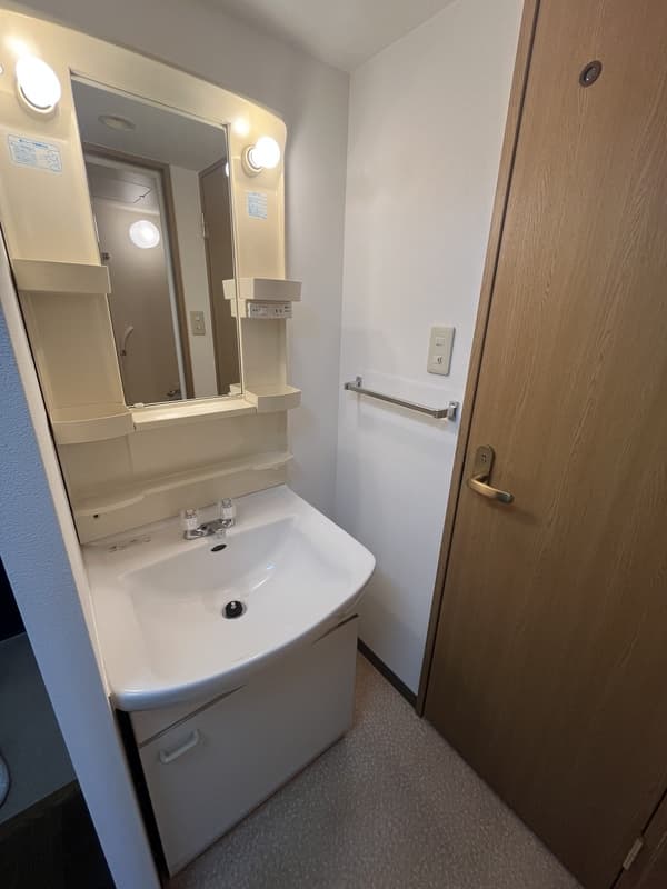 Room image 8