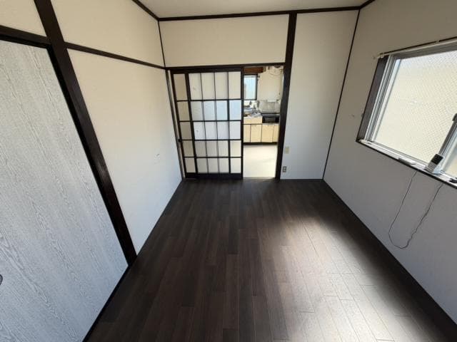 Room image 15