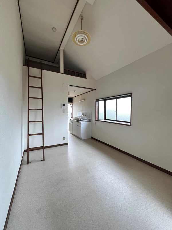 Room image 8
