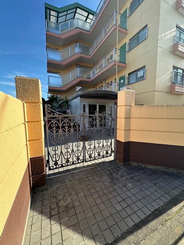 Room image 10