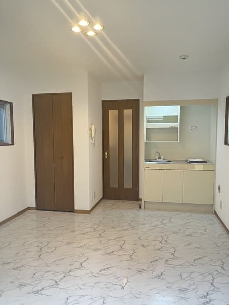 Room image 11