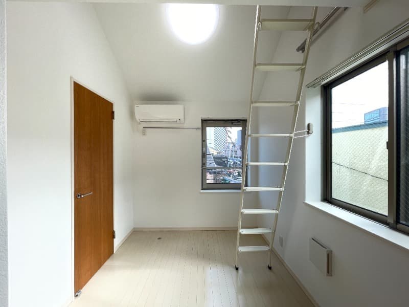 Room image 8