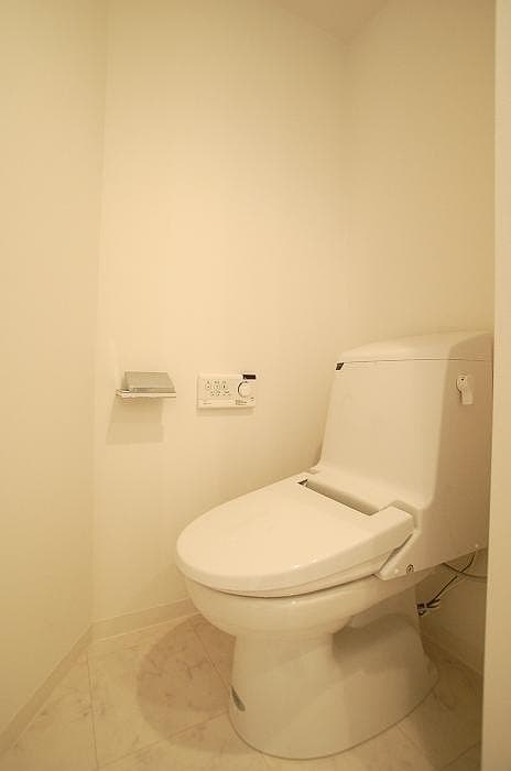 Room image 8
