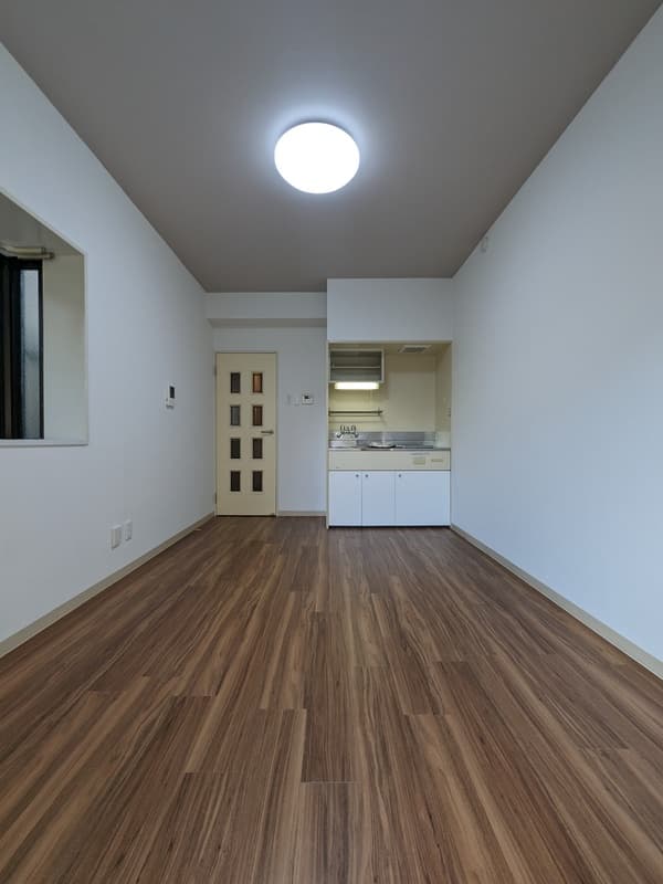 Room image 8