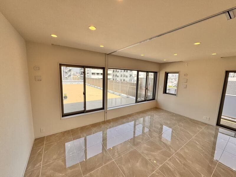 Room image 8