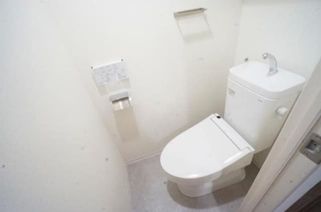 Room image 8
