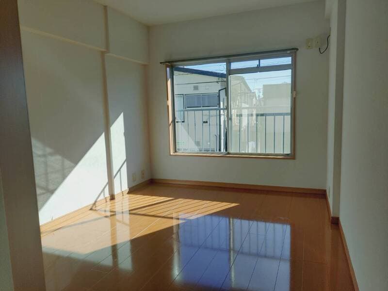 Room image 8