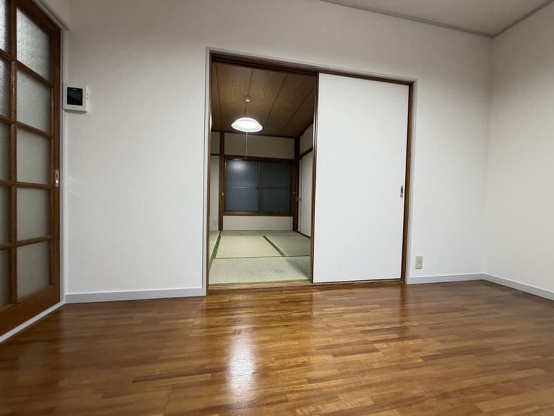Room image 16