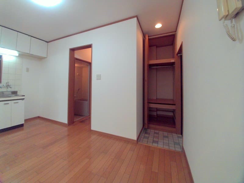 Room image 8