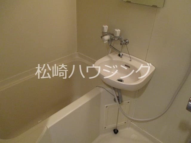 Room image 10