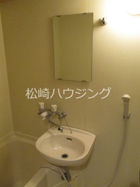 Room image 11