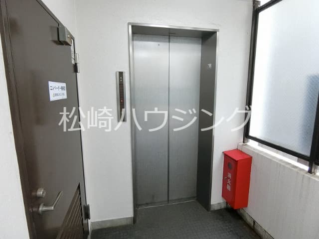 Room image 16